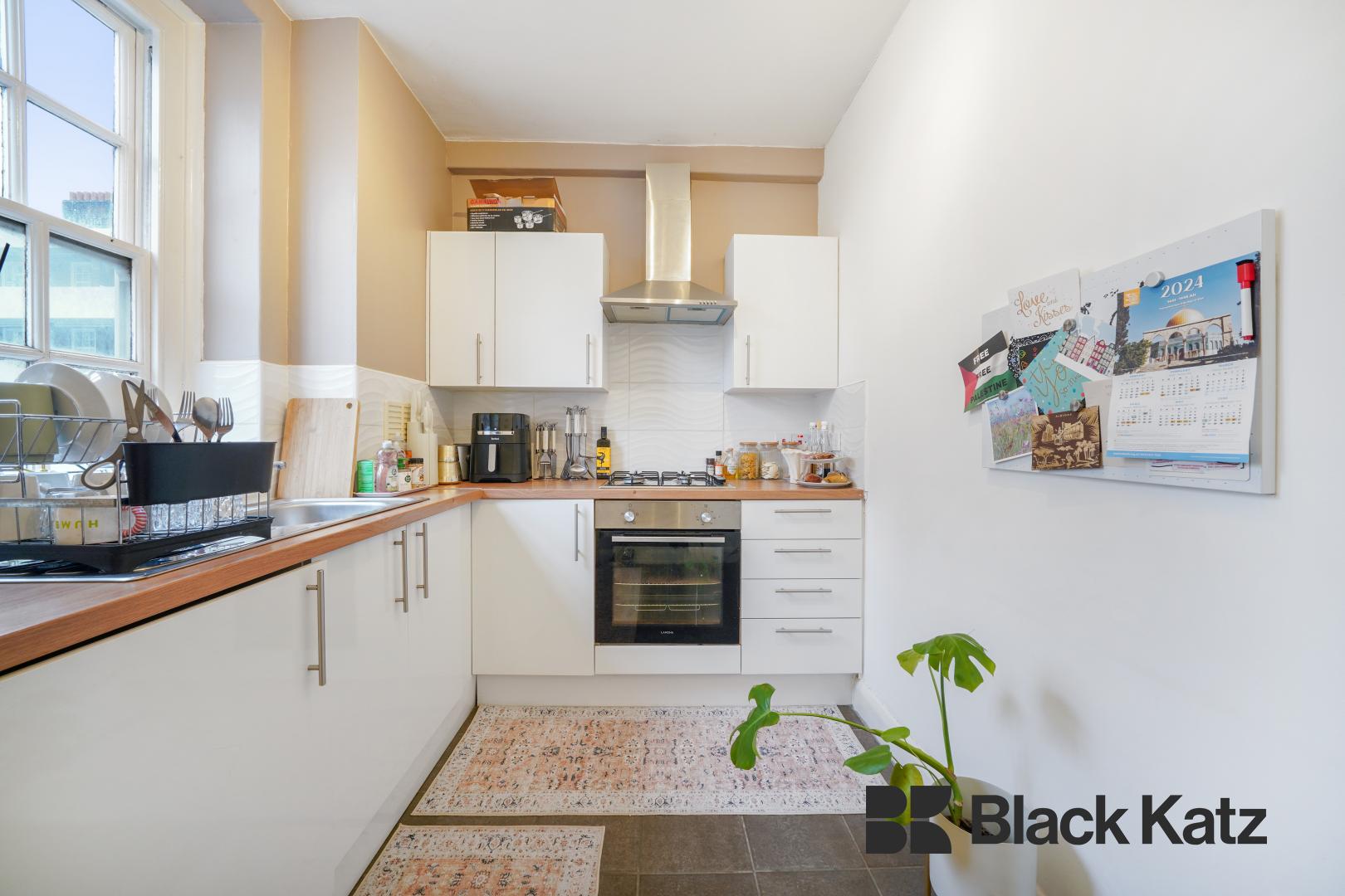 Bright and airy two bedroom flat with central location. Page Street, Westminster / Pimlico